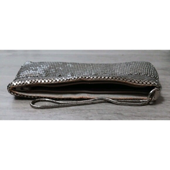 Vintage Metal Mesh Woman's Handbag Silver Color, Pre-owned, Vintage, Hong Kong - Picture 2 of 9